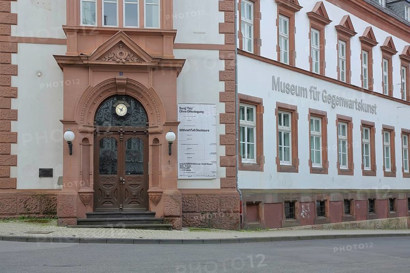 Portal and entrance of the Museum of Contemporary Art, art museum, historical building, inscription, Siegen, Siegerland, North Rhine-Westphalia, Germany, Europe