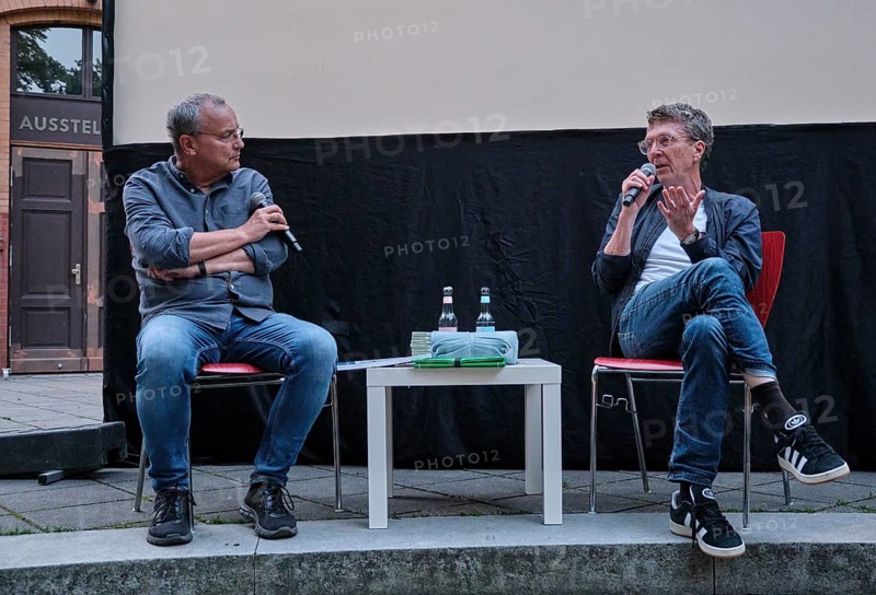Germany, Berlin, 25.07.2024, Summer in the Courtyard, open-air film series with Knut Elstermann (left), Museum Pankow (Sebastian Haffner Culture and Education Centre), film: Berlin, Ecke Schönhauser (Wolfgang Kohlhaase), with guest Alexander Osang (right), Europe