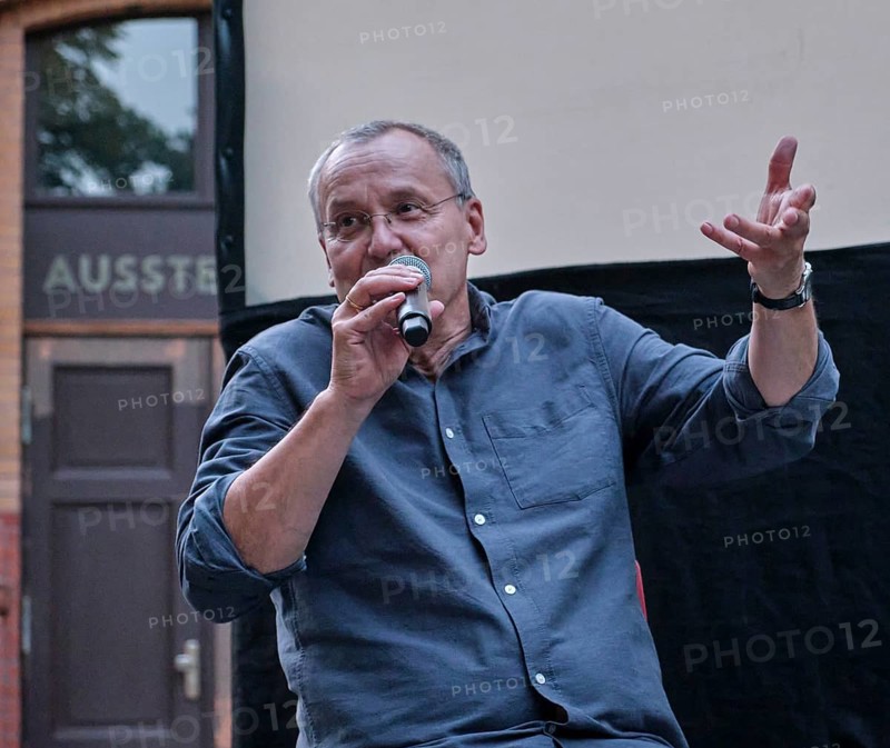 Germany, Berlin, 25.07.2024, Summer in the Courtyard, open air film series with Knut Elstermann (photo), Museum Pankow (Sebastian Haffner Culture and Education Centre), film: Berlin, Ecke Schönhauser (Wolfgang Kohlhaase), with guest Alexander Osang, Europe