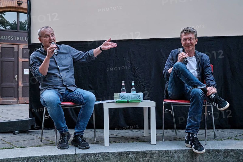 Germany, Berlin, 25.07.2024, Summer in the Courtyard, open-air film series with Knut Elstermann (left), Museum Pankow (Sebastian Haffner Culture and Education Centre), film: Berlin, Ecke Schönhauser (Wolfgang Kohlhaase), with guest Alexander Osang (right), Europe