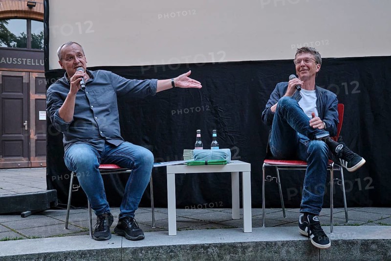 Germany, Berlin, 25.07.2024, Summer in the Courtyard, open-air film series with Knut Elstermann (left), Museum Pankow (Sebastian Haffner Culture and Education Centre), film: Berlin, Ecke Schönhauser (Wolfgang Kohlhaase), with guest Alexander Osang (right), Europe