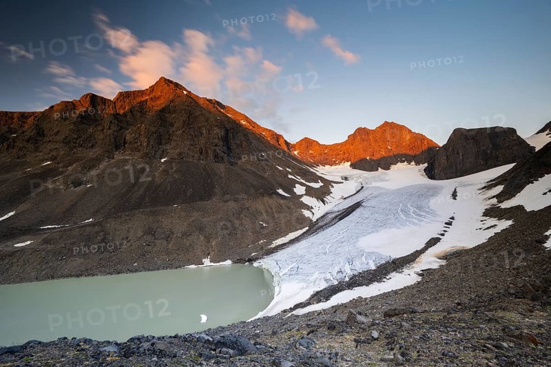 Kaskasavagge valley with Kaskapakte glacier and mountains, Kaskasatjakka mountain, glacial lake with moraine, Kebnekaise massif, Lapland, Sweden, Europe