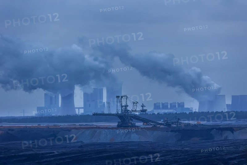 The Nochten open-cast mine (Upper Sorbian: WochoÅ¾anska jama) is an open-cast lignite mine in northern Upper Lusatia operated by Lausitz Energie Bergbau AG (LEAG) . Up to 18 million tonnes of lignite are mined annually in the Nochten opencast mine. Stacker in front of the silhouette of the Boxberg power plant