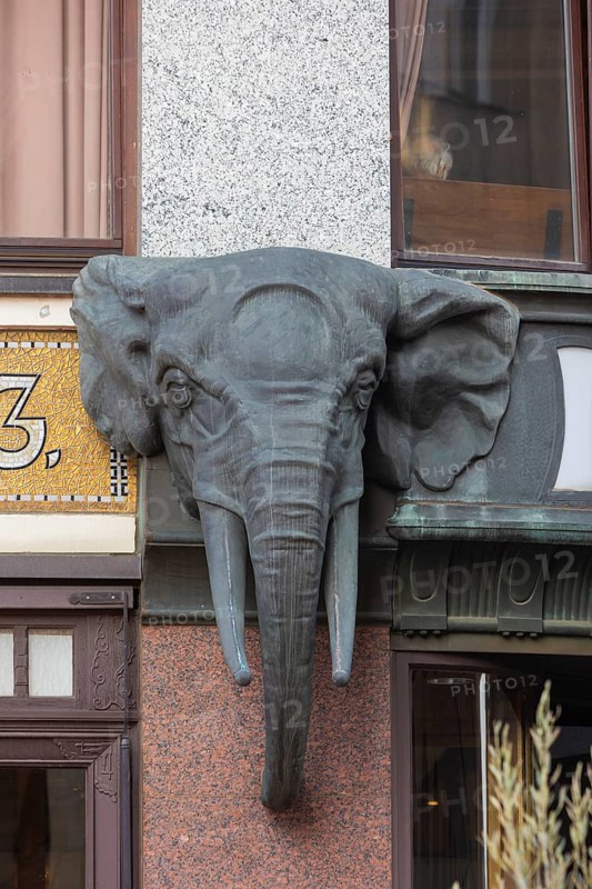 Riquet House with elephant heads. The Riquet & Co. AG was a company for the production and distribution of cocoa, chocolates, chocolates and sweets in Leipzig with a production plant in Gautzsch. It also traded in tea and other goods imported from China and the Orient