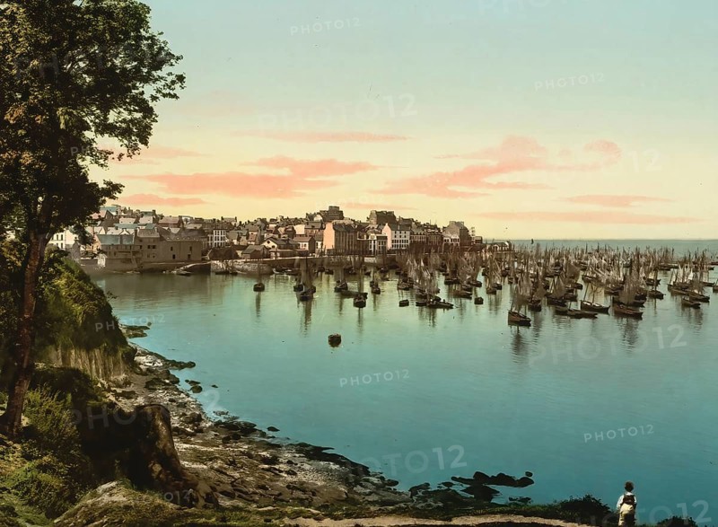 Place and port, Douarnenez in the west of France in the department of Finistère in the region of Brittany, France, around 1890, Historic, digitally enhanced reproduction of a photochrome print from 1895, Europe