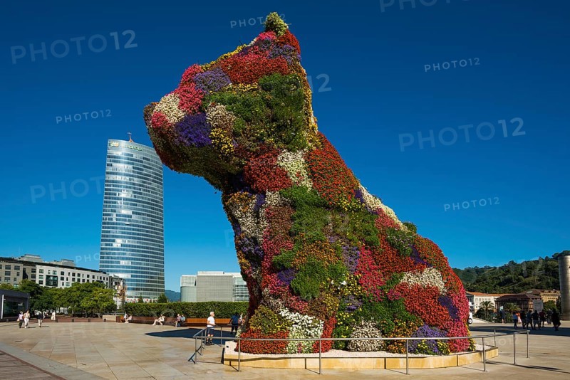 Guggenheim Museum Bilbao, Architect Frank O. Gehry, Sculpture Puppy by Jeff Koons, Bilbao, Basque Country, Spain, Europe