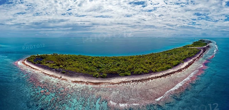 Aerial view of uninhabited island in Fakarava Atoll, typical island landscape, front outer reef, Fakarava Atoll, Tuamotu Archipelago, Tahiti, Society Islands, Leeward Islands, French Polynesia, Oceania