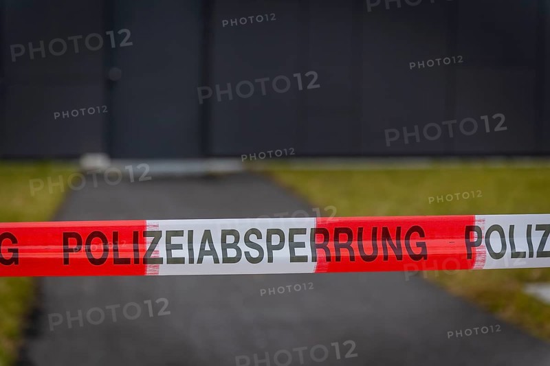 HSymbolic image, flutter tape, police cordon off