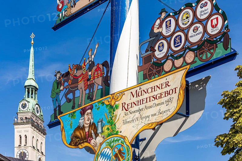 Church of St Peter and Writing Munich Beer Purity Law on the Maypole at Viktualienmarkt, Munich, Bavaria, Germany, Europe