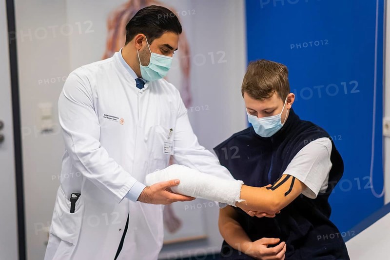 New Year's Eve fun with brutal explosive power: Hand surgeons warn against recklessness
