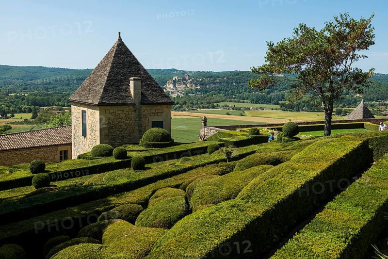 Boxwood garden, Les Jardins de Marqueyssac, Vezac, Dordogne, Périgord, Département Dordogne, Region Nouvelle-Aquitaine, France, Europe