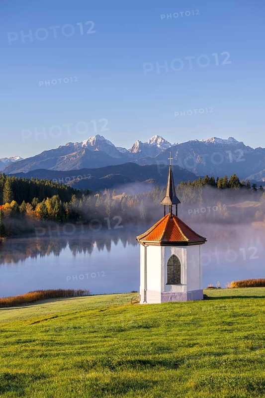 Chapel at Hegratsrieder See, near Füssen, AllgÃ¤u Alps, AllgÃ¤u, Bavaria, Germany, Europe