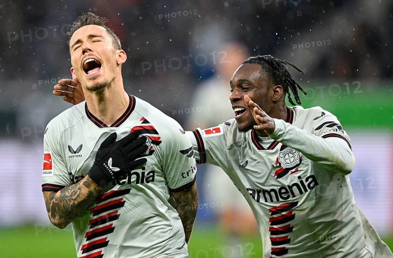 Goal celebration Alejandro Grimaldo Bayer 04 Leverkusen (20) with Jeremie Frimpong Bayer 04 Leverkusen (30) Gesture, gesture, PreZero Arena, Sinsheim, Baden-Württemberg, Germany, Europe