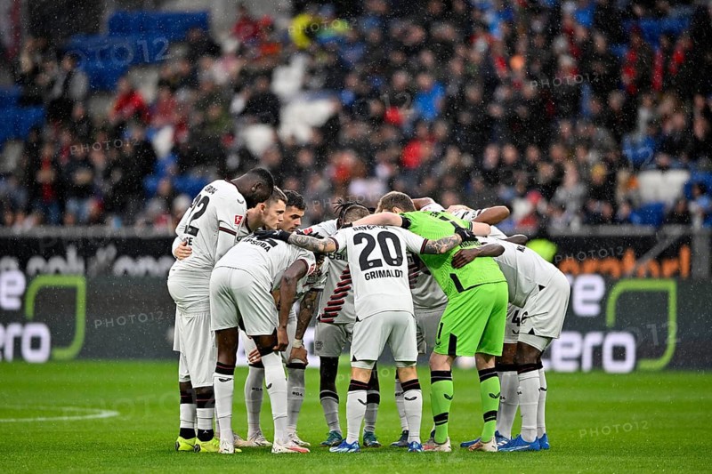Team building, team circle, Bayer 04 Leverkusen, PreZero Arena, Sinsheim, Baden-Württemberg, Germany, Europe