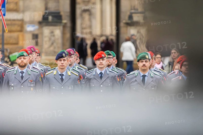 Public roll call of the Army Officers' School on Theatre Square: Bundeswehr honours and bids farewell to young soldiers, Dresden, Saxony, Germany, Europe