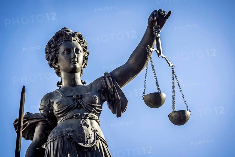Justitia, Roman goddess of justice. Römerberg, city centre of Frankfurt am Main, Hesse, Germany, Europe