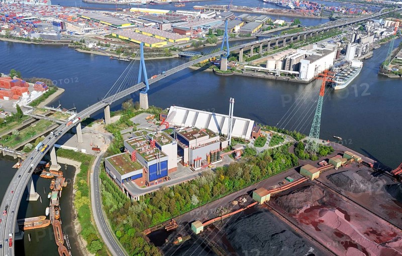 Aerial view of the MV Rugenberger Damm waste incineration plant, Köhlbrand, Köhlbrand Bridge, waste, waste disposal, waste gases, CO2, energy, energy supply, disposal, district heating, carbon dioxide, waste, waste incineration, waste incineration plant, MVR, smoke, smoke development, chimneys, chimneys, environment, harbour, Hamburg, Germany, Europe