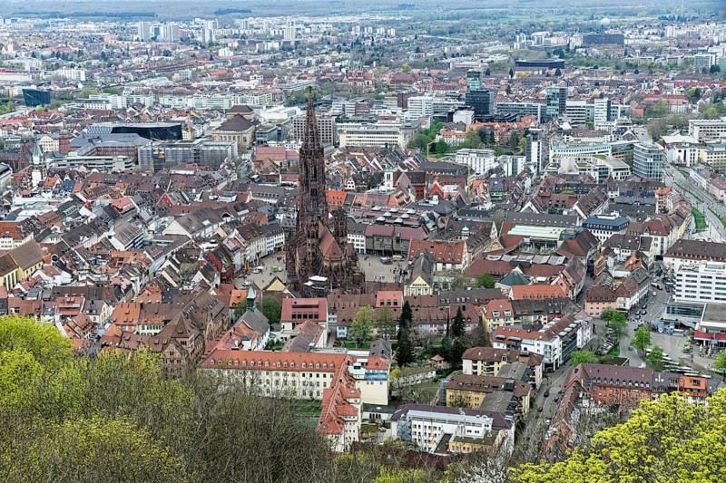View from the Schlossberg to the Münsterplatz, the Freiburg Cathedral of Our Lady, Old Town, New Town, Freiburg im Breisgau, Baden-Württemberg, Germany, Europe