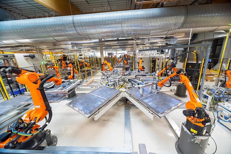 Solarwatt is a German manufacturer and supplier of photovoltaic systems for homes and small businesses. The company consistently pursues a strategy of complete energy systems, which means that it produces and sells all essential components for the self-sufficiency of households from solar power