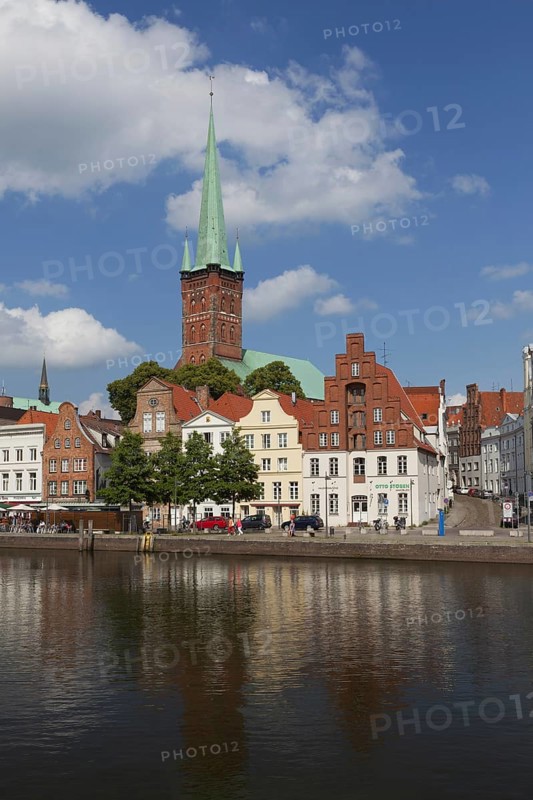 View over the Lübecker St. Petri Church, Petrikirche along the river Obertrave at Lübeck, Schleswig-Holstein, Germany, Europe
