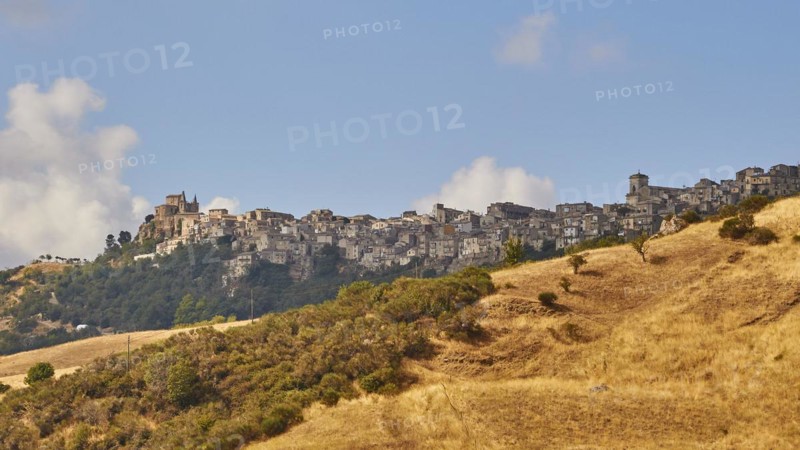 Petralia Soprana, place in the Madonie, situated on hill, dry hillside, trees, Madonie National Park, autumn, late summer, Sicily, Italy, Europe