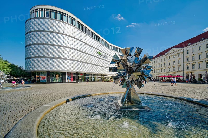 Art fountain called Pusteblume by Harry Müller, shopping centre Höfe am Brühl, called Blechbüchse, Höfe am Brühl, Richard-Wagner-Platz, Leipzig, Saxony, Germany, Europe