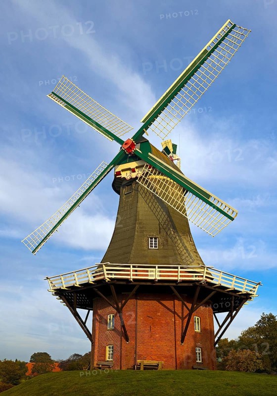One of the two twin mills at the Old Greetsiel Low Seal, Greetsiel, Krummhörn, East Frisia, Lower Saxony, North Sea, Germany, Europe