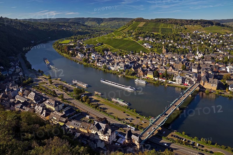 Elevated view of the Moselle, Traben-Trarbach, Middle Moselle, Rhineland-Palatinate, Germany, Europe