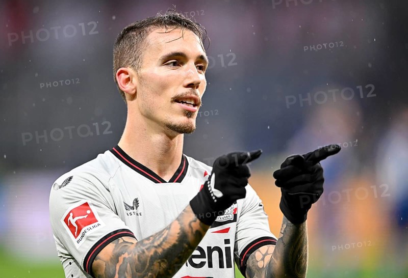 Goal celebration Alejandro Grimaldo Bayer 04 Leverkusen (20) Gesture, gesture, PreZero Arena, Sinsheim, Baden-Württemberg, Germany, Europe