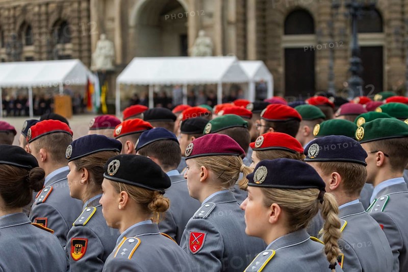 Public roll call of the Army Officers' School on Theatre Square: Bundeswehr honours and bids farewell to young soldiers, Dresden, Saxony, Germany, Europe