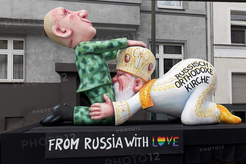 Patriarch Cyril of the Russian Orthodox Church having oral sex with Vladimir Putin, satirical float by Jacques Tilly, Rose Monday parade in Düsseldorf, Düsseldorf, North Rhine-Westphalia, Germany, Europe