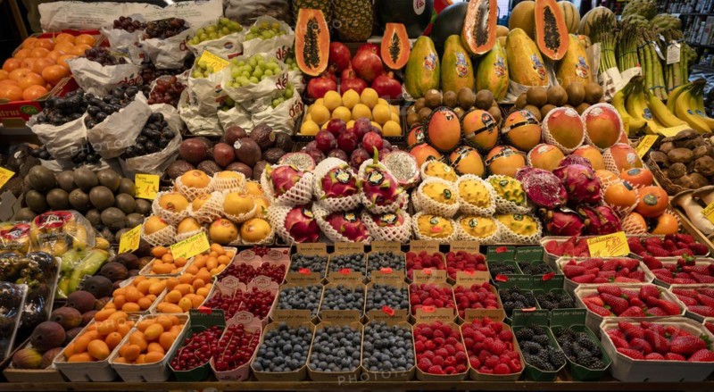 Berries, tropical fruit, grapes, fruit, display, Kleinmarkthalle, covered market hall, Frankfurt am Main, Hesse, Germany, Europe