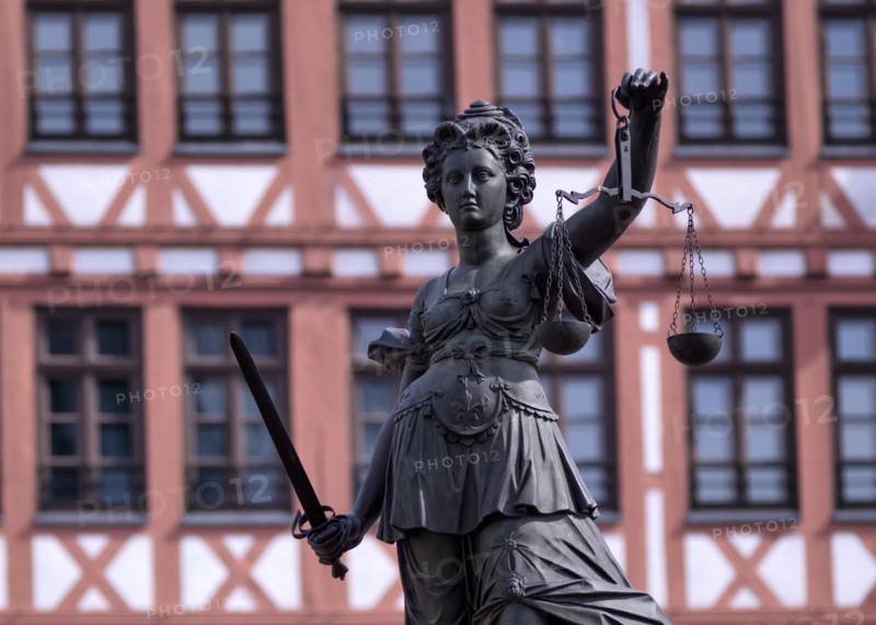 Justitia, Roman goddess of justice, with scales but without blindfold, in front of half-timbered house on Römerberg, Old Town, Frankfurt am Main, Hesse, Germany, Europe