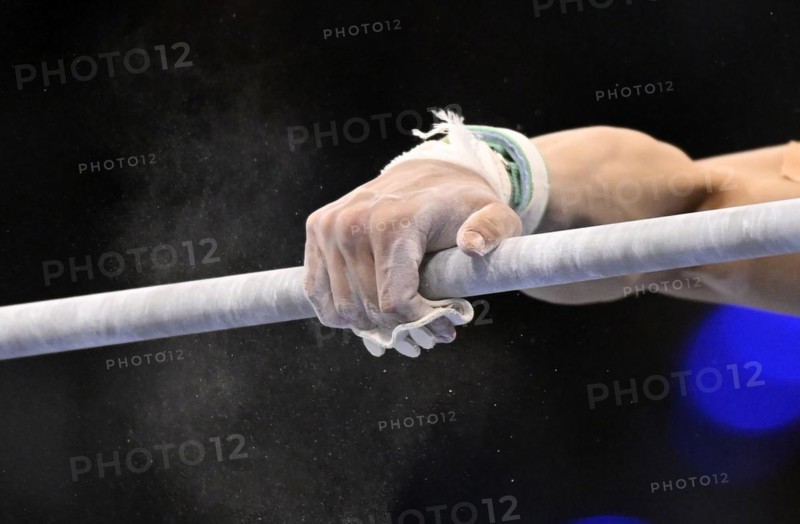 Gymnastics, artistic gymnastics, men, feature, detail, close-up, straps, wrist protection, hand on high bar, horizontal bar, magnesia, EnBW DTB-Pokal 2024, Porsche-Arena, Stuttgart, Baden-Württemberg, Germany, Europe