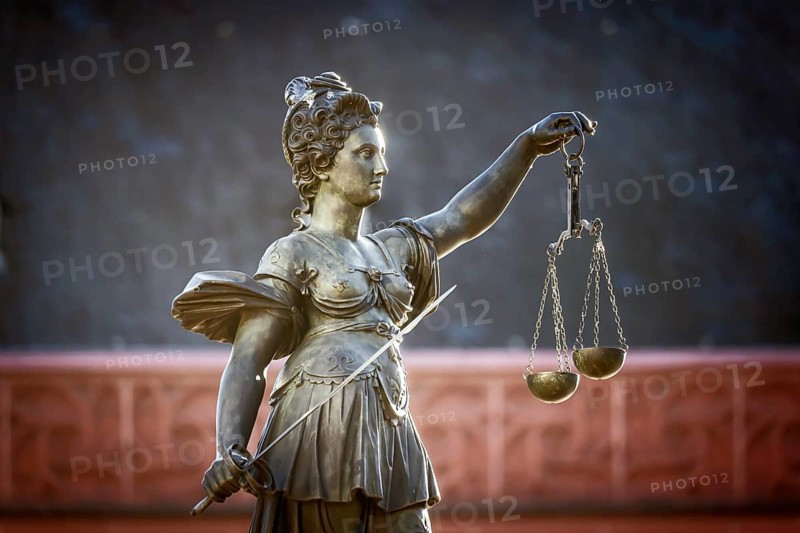 Justitia, Roman goddess of justice. Römerberg, city centre of Frankfurt am Main, Hesse, Germany, Europe
