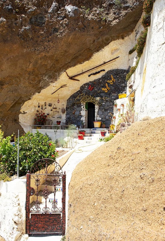 Traditional living cave dwelling in Artenara, Las Palmas province, Gran Canaria, Canary Islands, Spain, Europe