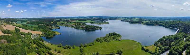 The Pöhl dam is the second largest dam in Saxony in terms of storage capacity and the third largest in terms of the height of the dam structure above the foundation and the water surface area. The dam is used for flood protection, service water supply, low water elevation, energy generation, recreation and as a transport structure