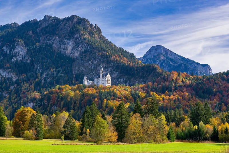 Neuschwanstein Castle in autumn, Schwangau, OstallgÃ¤u, AllgÃ¤u, Swabia, Upper Bavaria, Bavaria, Germany, Europe