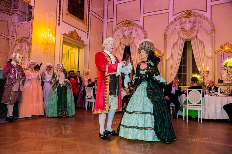 Masquerade ball at Rammenau Baroque Palace, Rammenau Palace in Rammenau near Bischofswerda in the district of Bautzen is one of the most beautiful preserved Baroque country palaces in Saxony. The les danseurs de Sans Souci as guests at the masked ball. With their historical dances, the costumed performers were a highlight of the evening