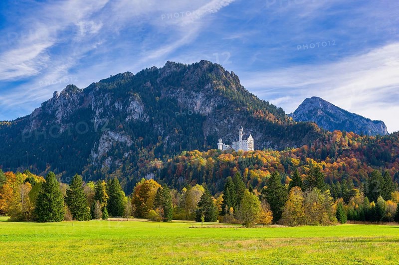 Neuschwanstein Castle in autumn, Schwangau, OstallgÃ¤u, AllgÃ¤u, Swabia, Upper Bavaria, Bavaria, Germany, Europe