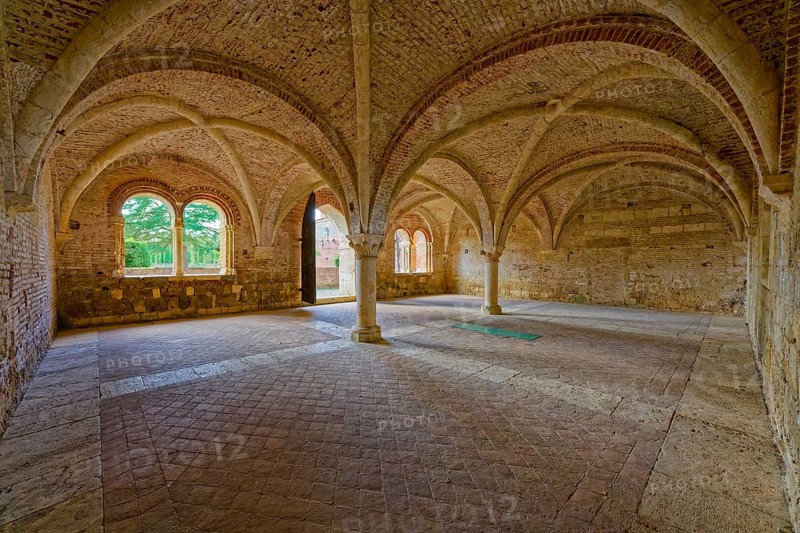 Chapter house, church ruins of the Cistercian Abbey of San Galgano, Abbazia San Galgano, Gothic, Chiusdino, Tuscany, Italy, Europe
