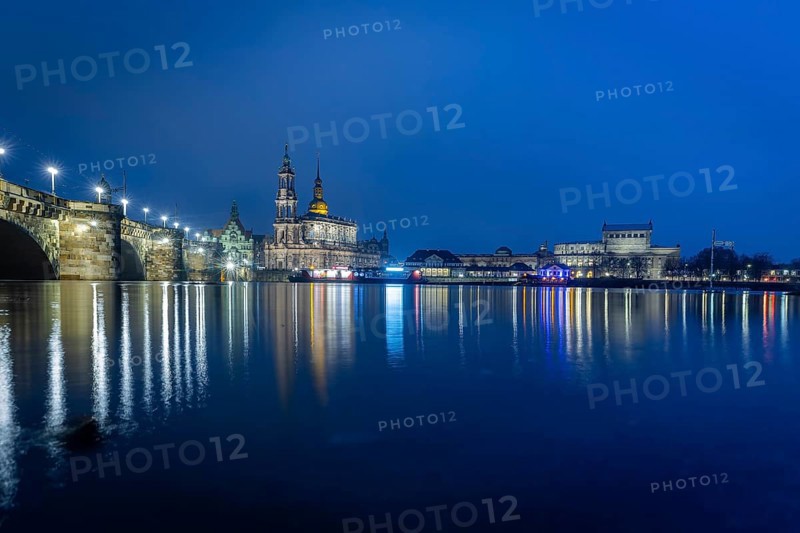 At the first flood of 2024, the peak has been passed and the water levels are slowly falling again. The Elbe meadows on the NeustÃ¤ter Ufer are still flooded and the historic old town skyline is reflected in an impressively large, Dresden, Saxony, Germany, Europe
