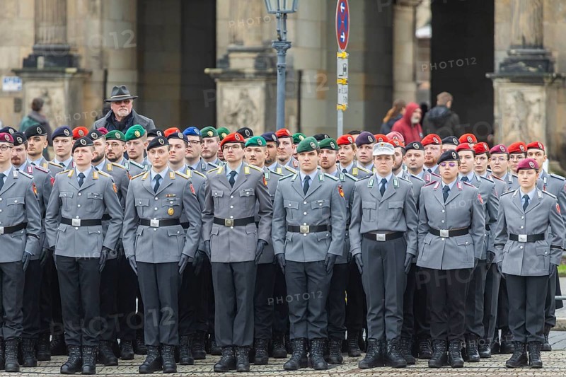 Public roll call of the Army Officers' School on Theatre Square: Bundeswehr honours and bids farewell to young soldiers, Dresden, Saxony, Germany, Europe