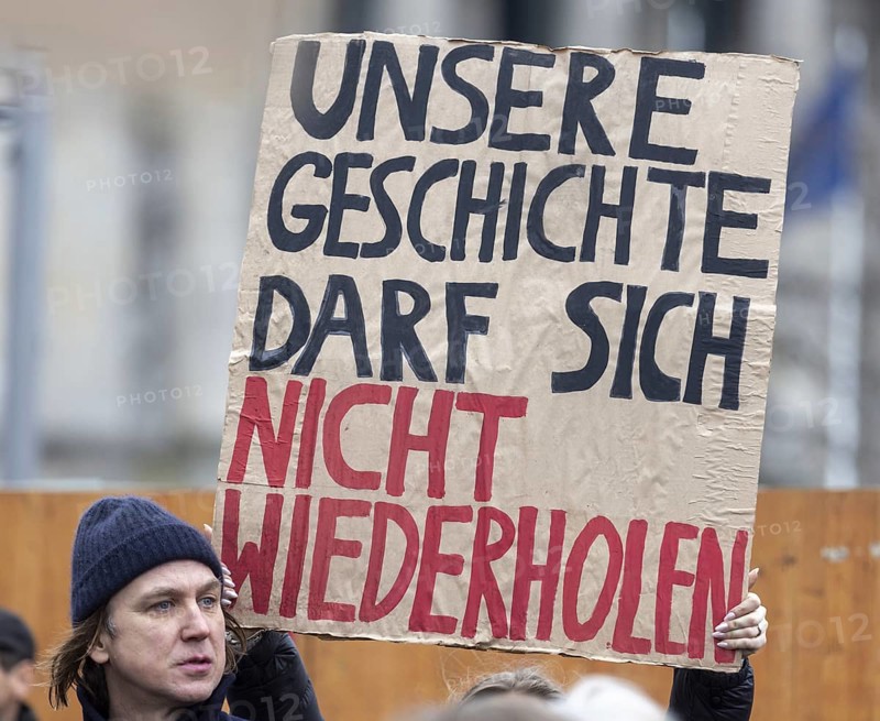An alliance of initiatives and organisations has called for a demonstration and a human chain against right-wing extremism at the Reichstag building. The motto is We are the firewall: Alliance against the right, here the actor Lars Eidinger at the demonstration. Berlin, 03.02.2024. Our history must not be repeated