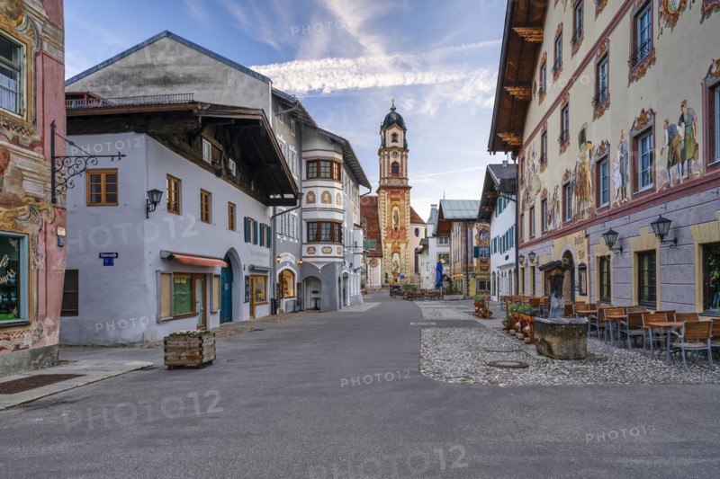Bell tower of the parish churches of St Peter and St Paul, house façades with air frescoes, Mittenwald, Werdenfelser Land, Upper Bavaria, Bavaria, Germany, Europe