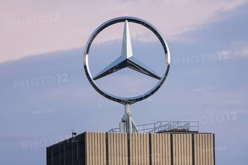 Merdedes-Stern, Daimler, Mercedes-Benz, Group Headquarters, Stuttgart-Untertürkheim, Baden-Württemberg, Germany, Europe