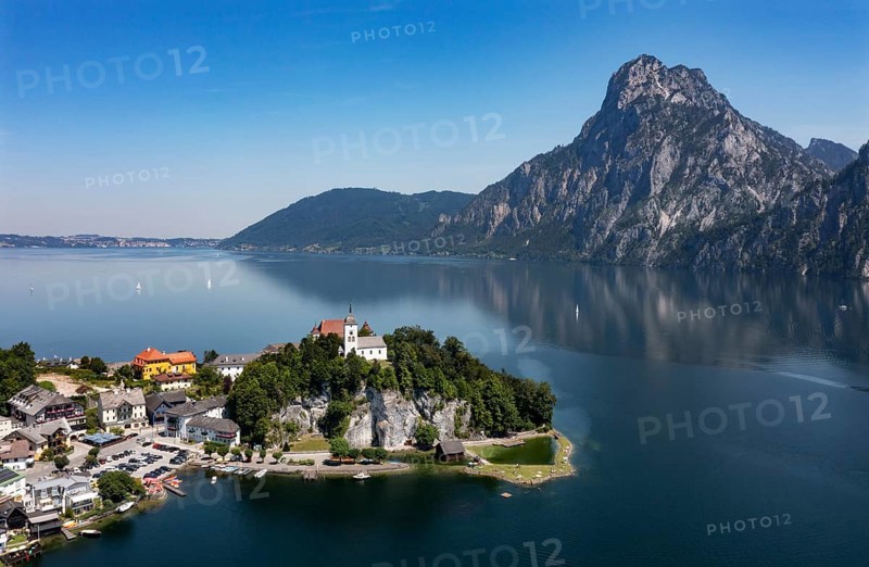 Drone shot, panorama shot, Johannesberg Chapel, Traunkirchen with Traunstein, Lake Lake Traun, Salzkammergut, Upper Austria, Austria, Europe