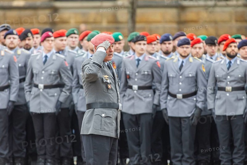 Public roll call of the Army Officers' School on Theatre Square: Bundeswehr honours and bids farewell to young soldiers, Dresden, Saxony, Germany, Europe