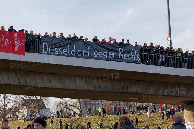 Banner Düsseldorf against the right at the Rheinkniebrücke, major demonstration against right-wing extremism and AfD on 27 January 2024 in Düsseldorf, North Rhine-Westphalia, Germany, Europe