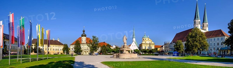 Pilgrimage, Chapel Square with the Chapel of Mercy, Altötting, Upper Bavaria, Germany, Europe